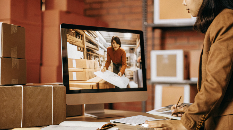 China-Sourcing-Agent-in-warehouse