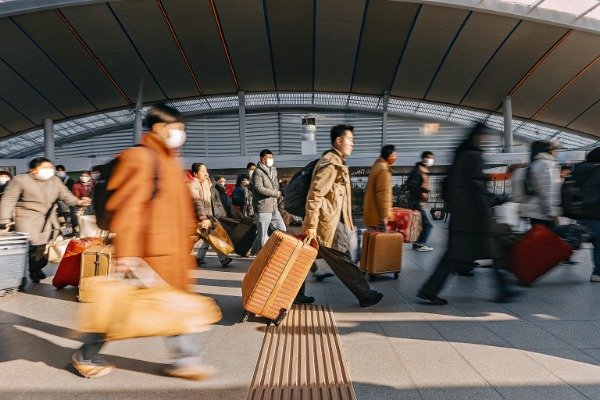 Crowded human migration at busy station (ID#2)