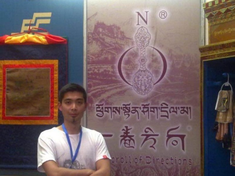 Allen at the Tibet cultural-creative brand booth — Scroll of Directions.