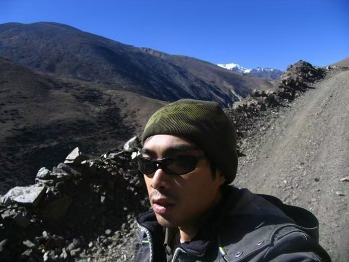 Allen in Tibet, where he built a cultural-creative brand and started running with an Argentine friend.