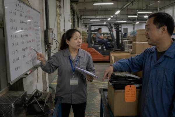 Determining if supplier or buyer covers expedited air freight costs from delays (ID#2)