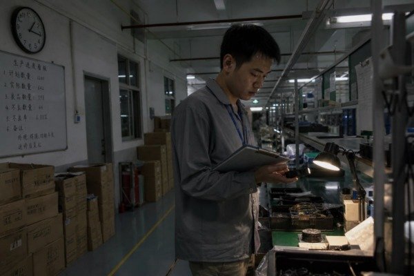 Using photos, drawings, and clear specs to prevent translation errors in product requirements (ID#4)