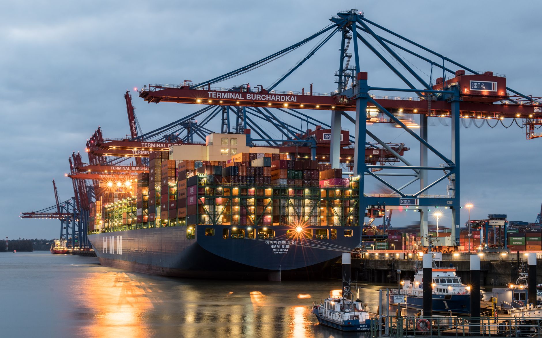 Consolidated shipping container replacing many small parcels after the de minimis exemption ended